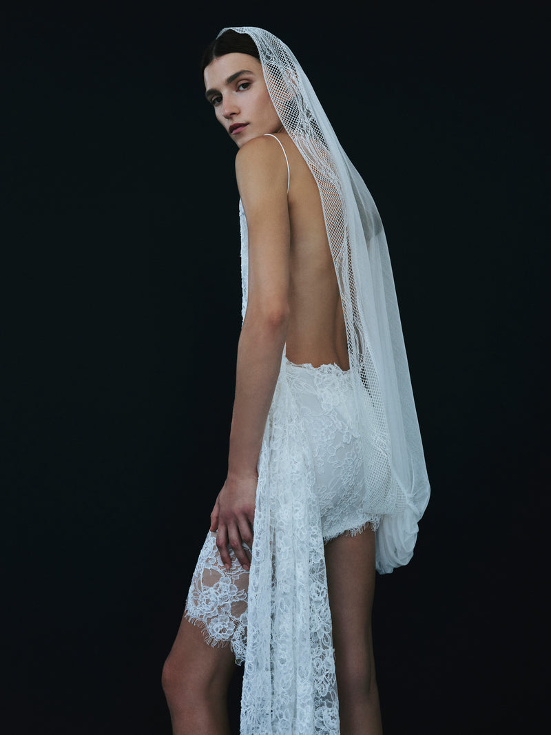 Wave Lace Looped Veil